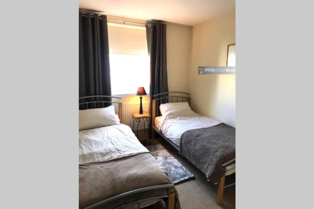 شقة إدنبرة  في Waterfront Living In Leith With Free Parking! المظهر الخارجي الصورة