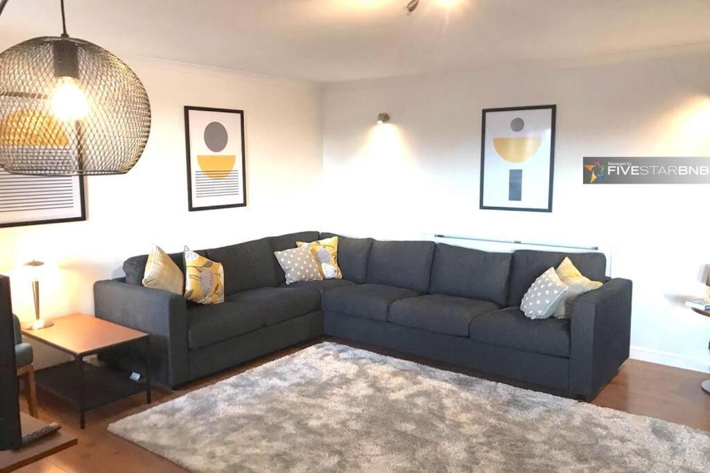 شقة إدنبرة  في Waterfront Living In Leith With Free Parking! المظهر الخارجي الصورة