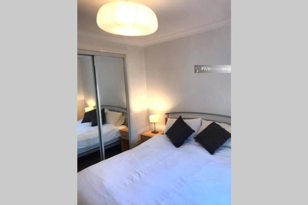 شقة إدنبرة  في Waterfront Living In Leith With Free Parking! المظهر الخارجي الصورة