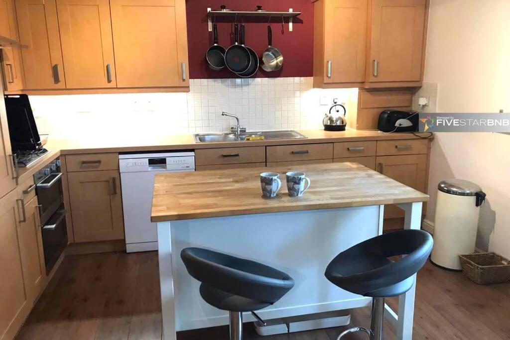 شقة إدنبرة  في Waterfront Living In Leith With Free Parking! المظهر الخارجي الصورة
