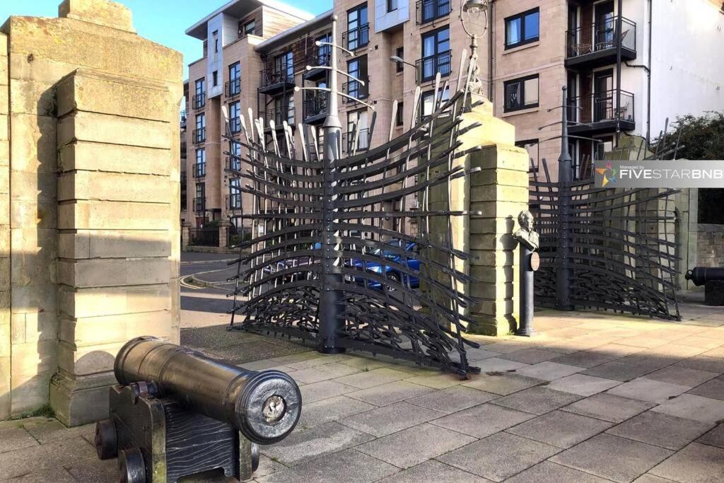 شقة إدنبرة  في Waterfront Living In Leith With Free Parking! المظهر الخارجي الصورة
